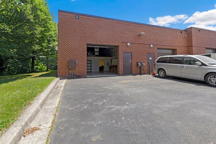 More Photos Of 2408 Peppermill Dr, Glen Burnie Light Manufacturing For Lease