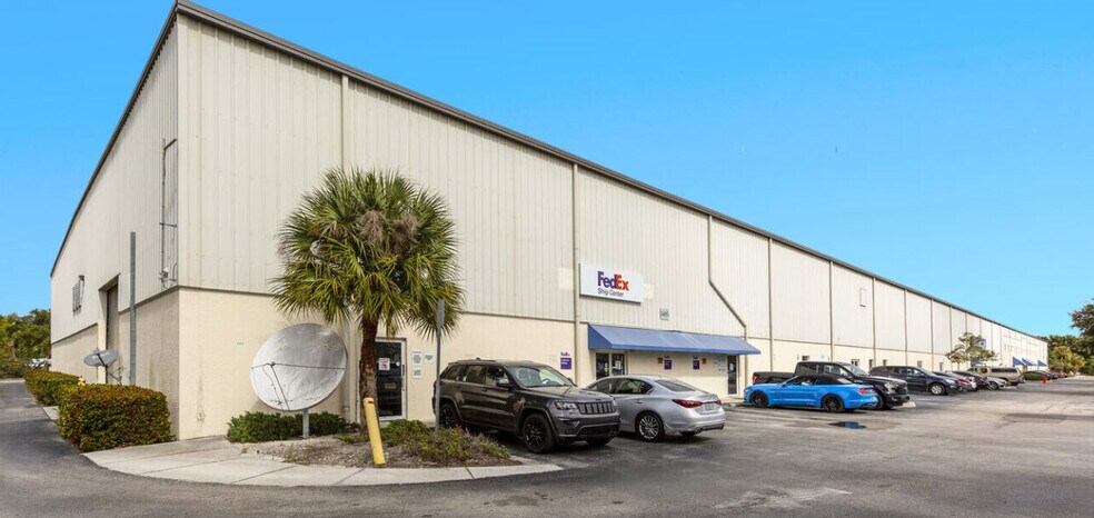 More Photos Of 1485 Rail Head Blvd, Naples Warehouse For Lease
