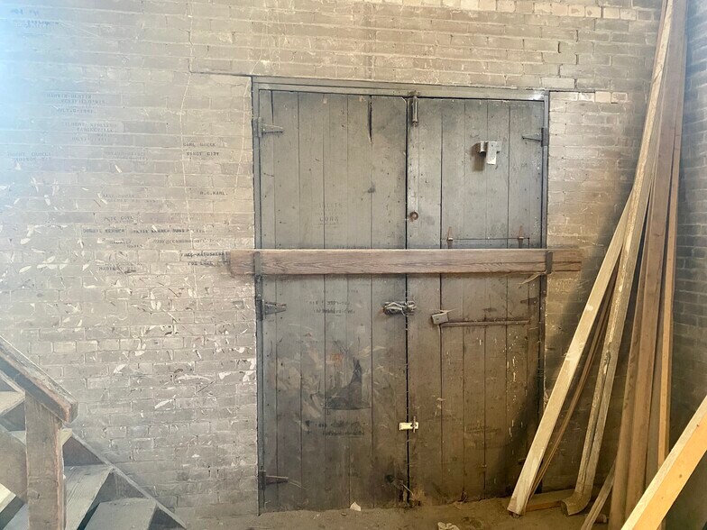 More Photos Of 260 W Stroud St, Randolph Warehouse For Sale