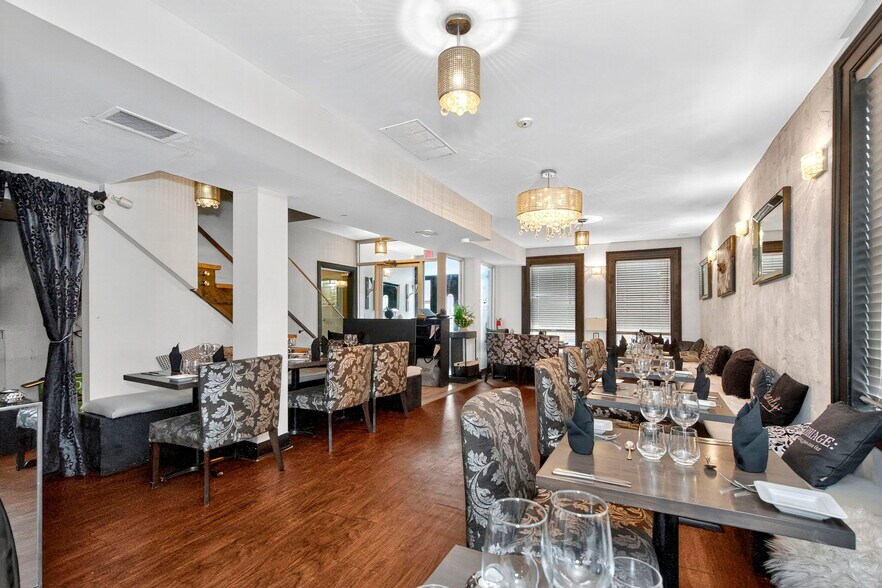 More Photos Of 49 Mary St, Barrie Restaurant For Sale