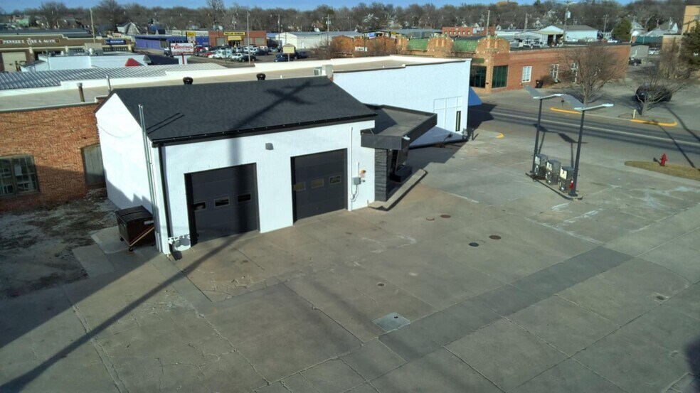 More Photos Of 803 N Lincoln Ave, York Flex For Sale