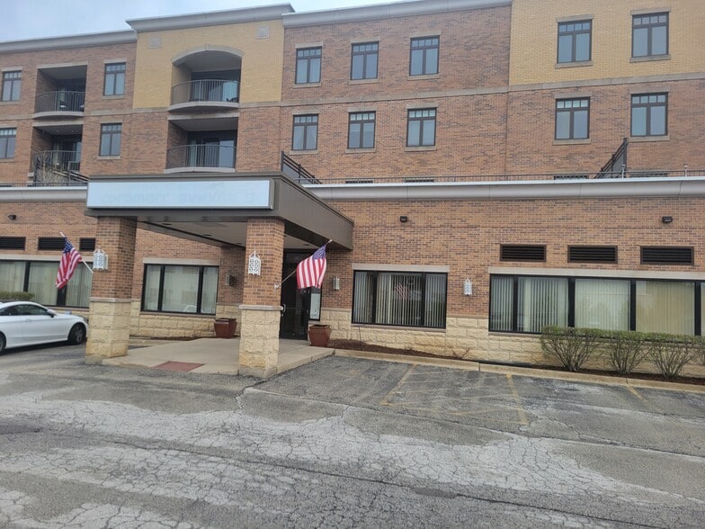 Primary Photo Of 6400 N Northwest Hwy, Chicago Apartments For Lease