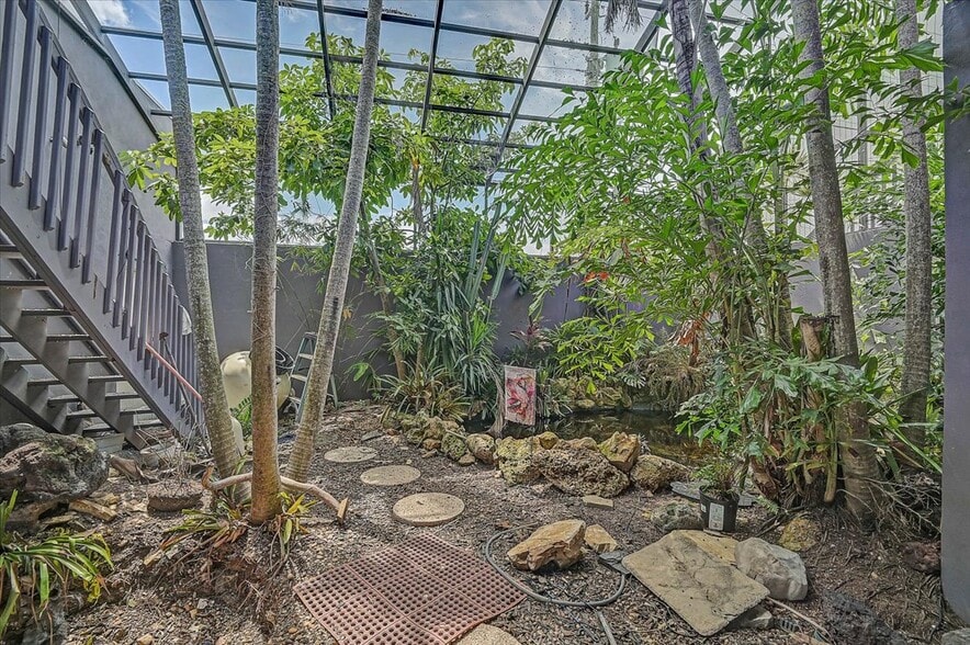 More Photos Of 2160 Gulf Gate Dr, Sarasota Storefront For Sale