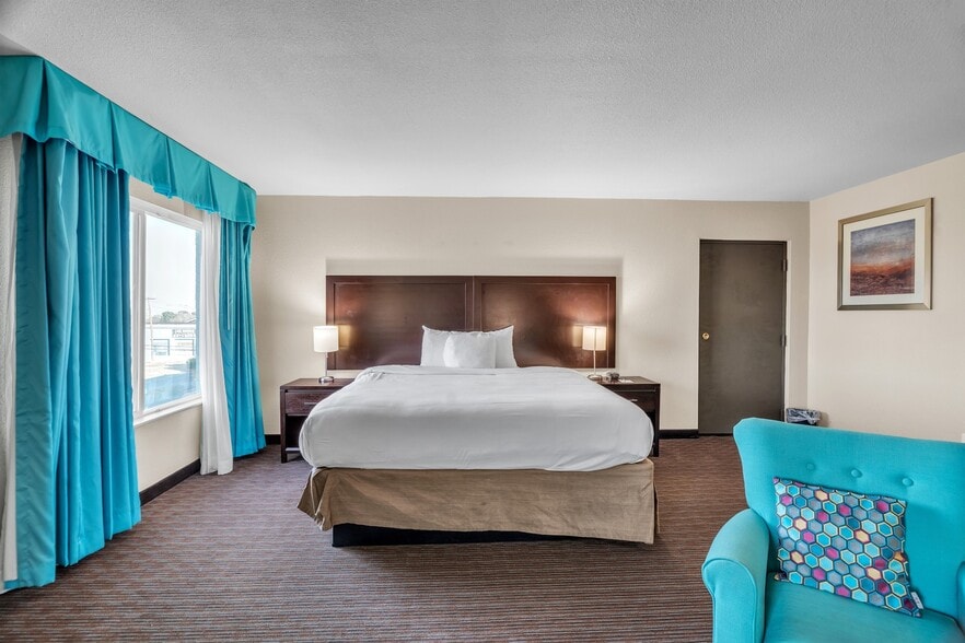 More Photos Of 3100 W Wall St, Midland Hotel For Sale