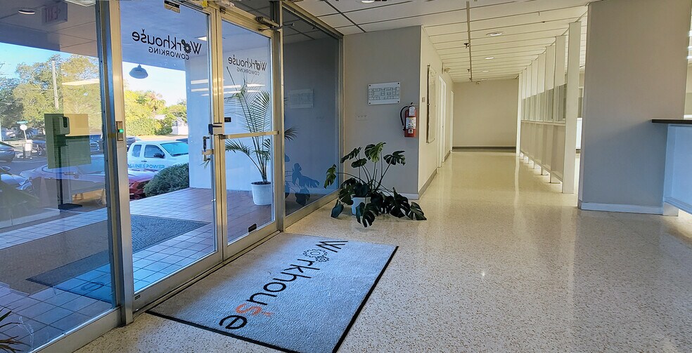 More Photos Of 6818-6824 S Manhattan Ave, Tampa Industrial For Lease