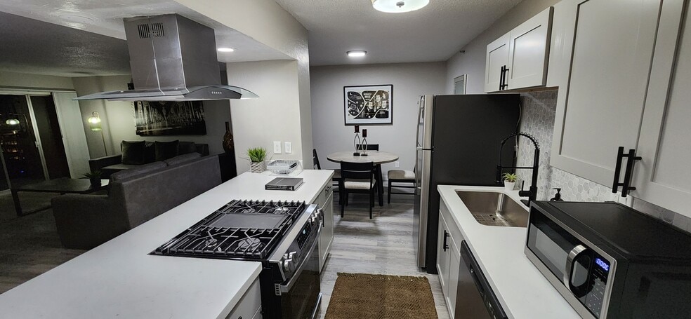 More Photos Of 425 W Paseo Redondo, Tucson Apartments For Sale