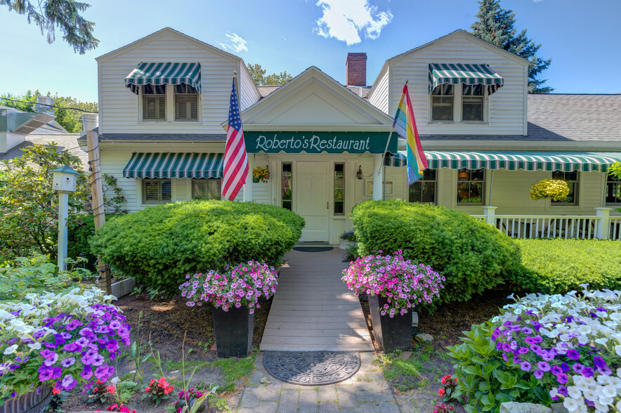 Primary Photo Of 200 Shore Rd, Ogunquit Restaurant For Sale