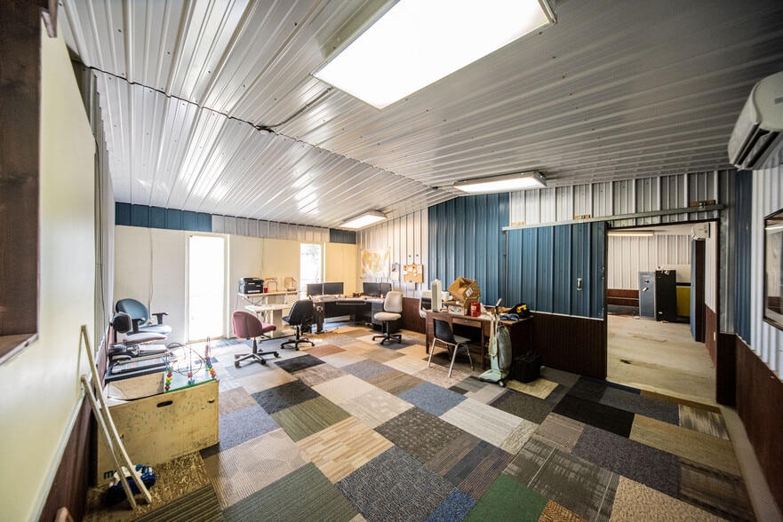 More Photos Of 501 Lakeshore Dr, Kuttawa Warehouse For Sale