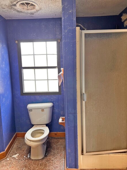 More Photos Of 3268 - 3244 River Fork Rd, Waterloo Bar For Sale