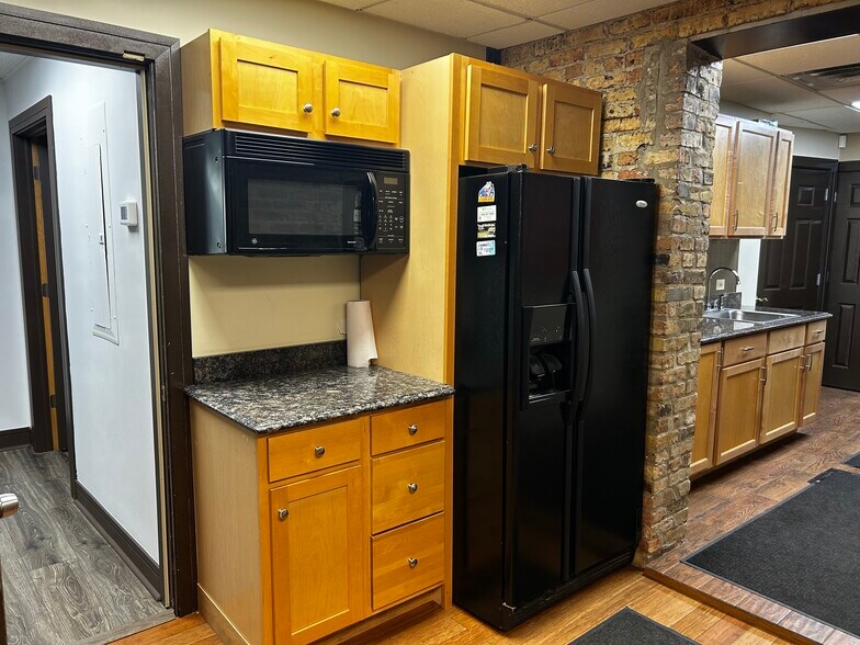 More Photos Of 4042-4044 N Elston Ave, Chicago Storefront Retail Office For Lease
