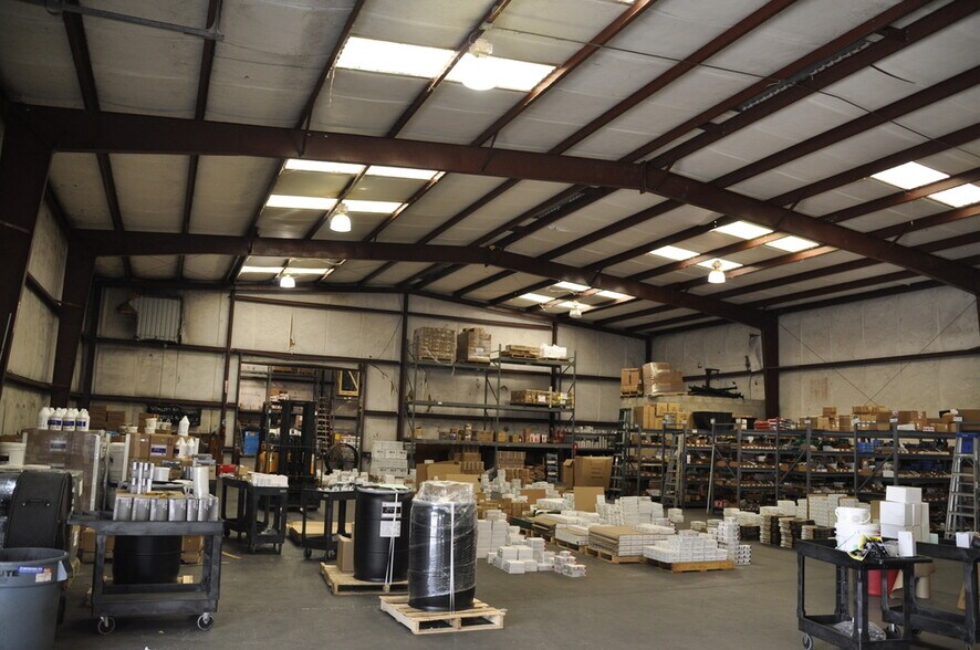 More Photos Of 220 Recker Hwy, Auburndale Warehouse For Lease