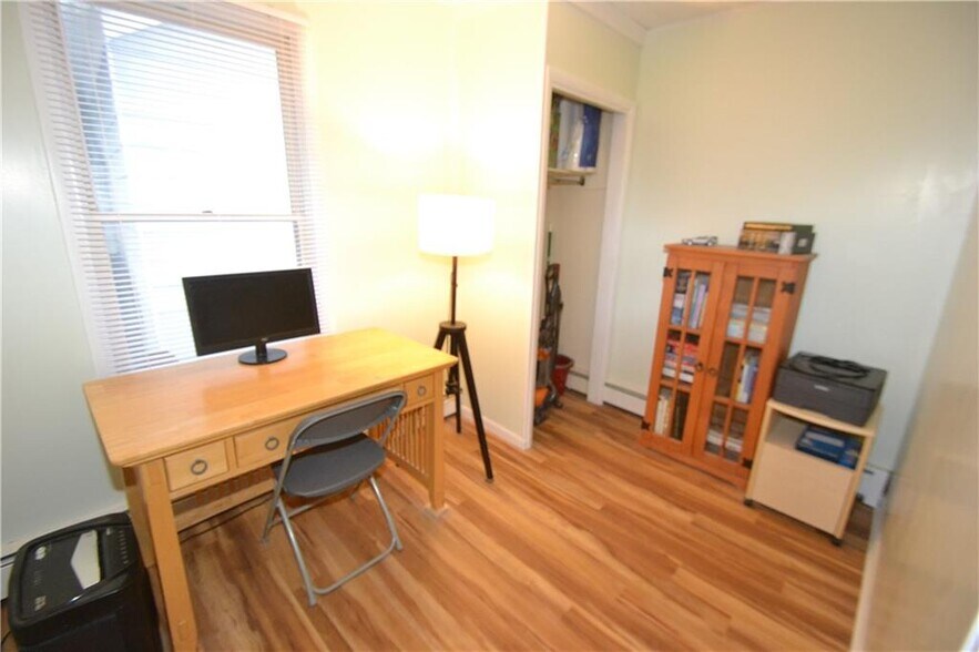 More Photos Of 450 E Main St, Palmyra General Retail For Sale
