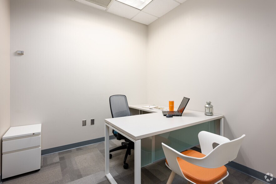 More Photos Of 806 Green Valley Rd, Greensboro Office Residential For Lease