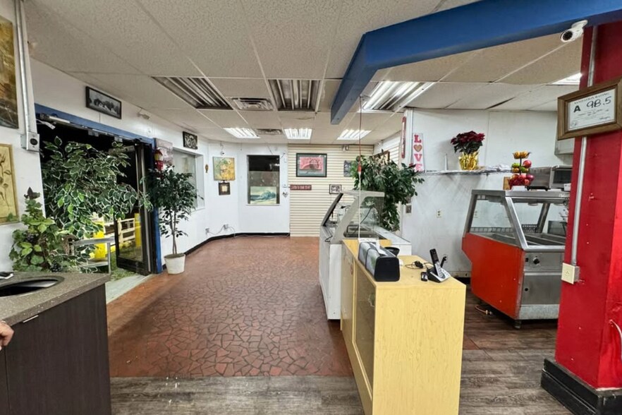 More Photos Of 701 N Salisbury Ave, Spencer General Retail For Sale