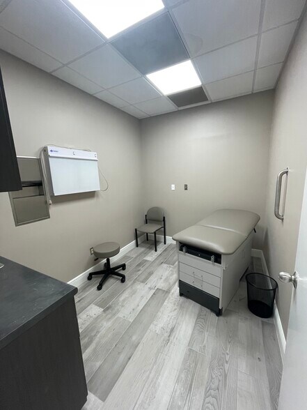More Photos Of 2715 W Virginia Ave, Tampa Medical For Lease