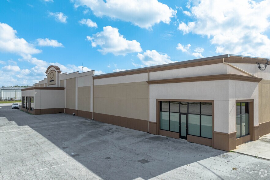 More Photos Of 2443 Commerce Point Dr, Lakeland Light Manufacturing For Lease