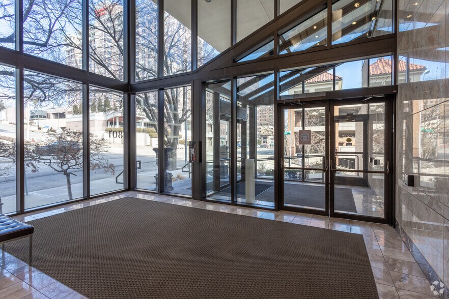 More Photos Of 801 W 47th St, Kansas City Office For Lease