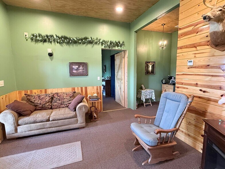More Photos Of 401 N Busch Ave, Mountain Grove Loft Creative Space For Sale
