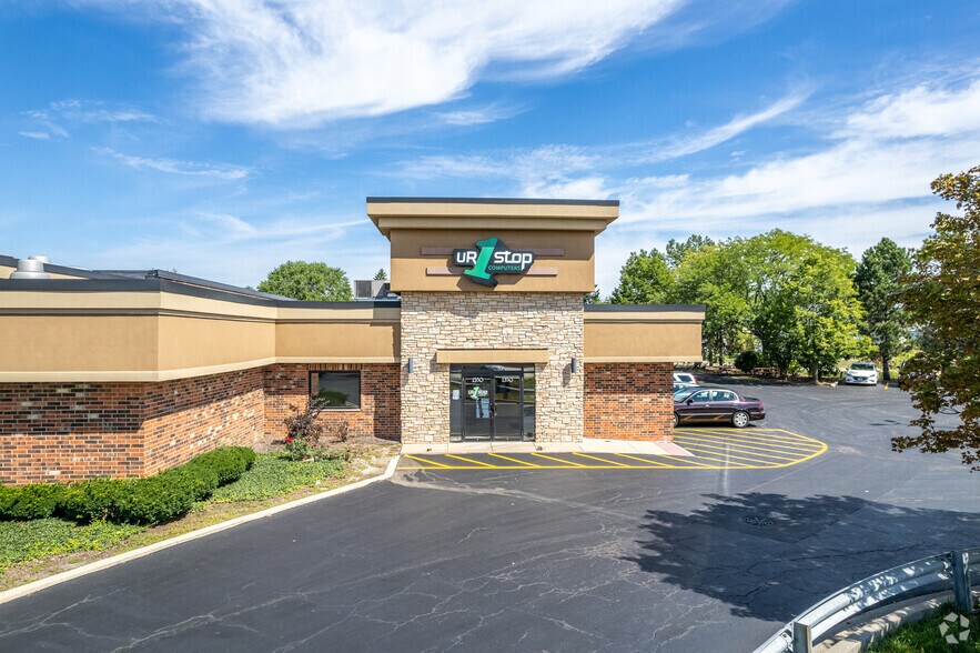 More Photos Of 1350 Lake St, Roselle Office For Lease