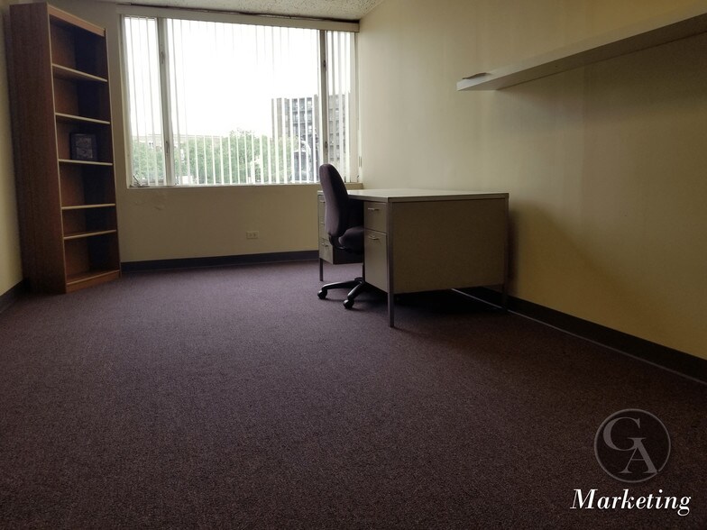 More Photos Of 1585 Ellinwood St, Des Plaines Office For Sale