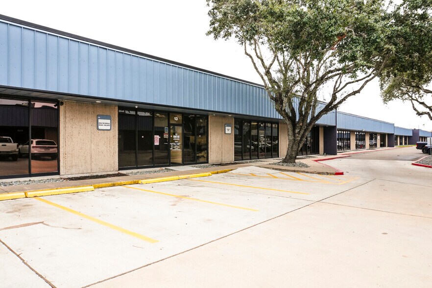 More Photos Of 4455 South Padre Island Dr, Corpus Christi Office For Lease
