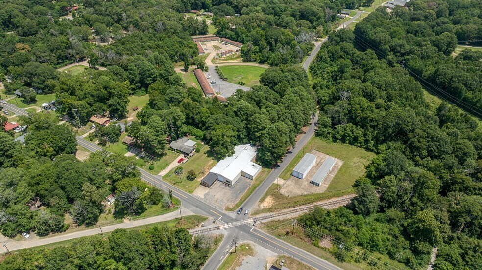 More Photos Of 805 Elm St, Bastrop Distribution For Sale