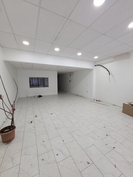 More Photos Of 6827 Fresh Meadow Ln, Fresh Meadows General Retail For Lease