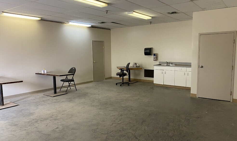 More Photos Of 1605 Caribou St E, Moose Jaw Industrial For Sale