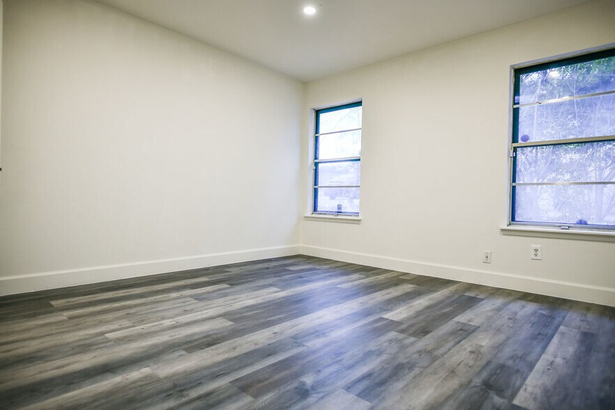 More Photos Of 11802 N IH-35, Austin Office For Sale
