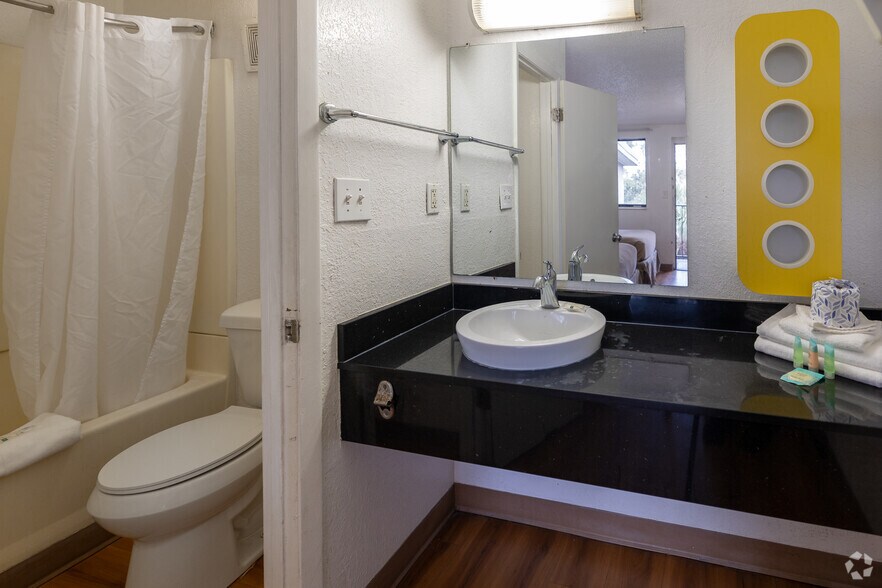 More Photos Of 2738 N Monroe St, Tallahassee Hotel For Sale