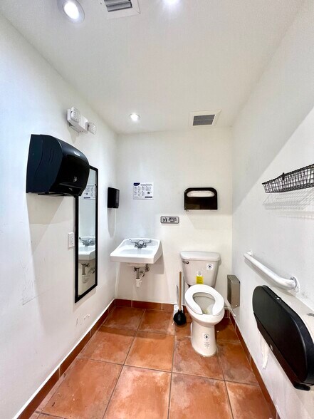 More Photos Of 3390 SW 22nd St, Miami Storefront Retail Office For Lease