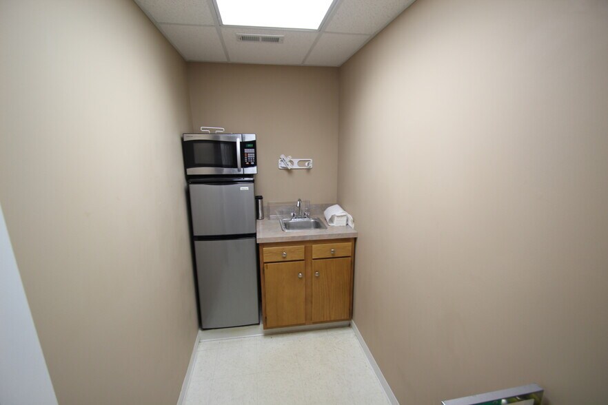 More Photos Of 150 E Sprague Rd, Broadview Heights Office For Lease