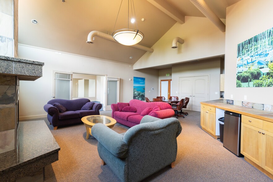 More Photos Of 360 Knechtel Way NE, Bainbridge Island Apartments For Sale