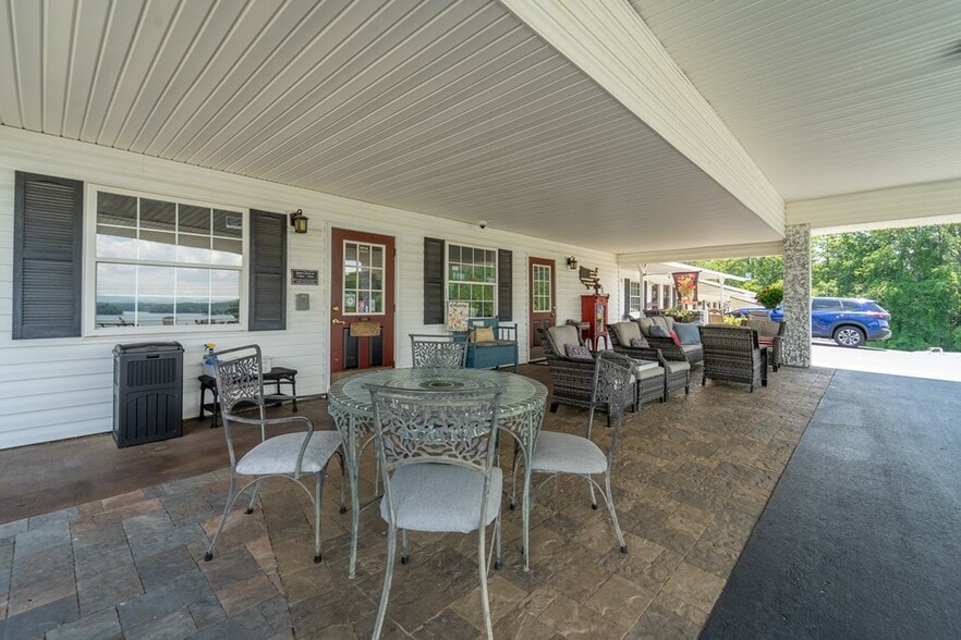 More Photos Of 40 Chatuge Ln, Hayesville Hotel For Sale