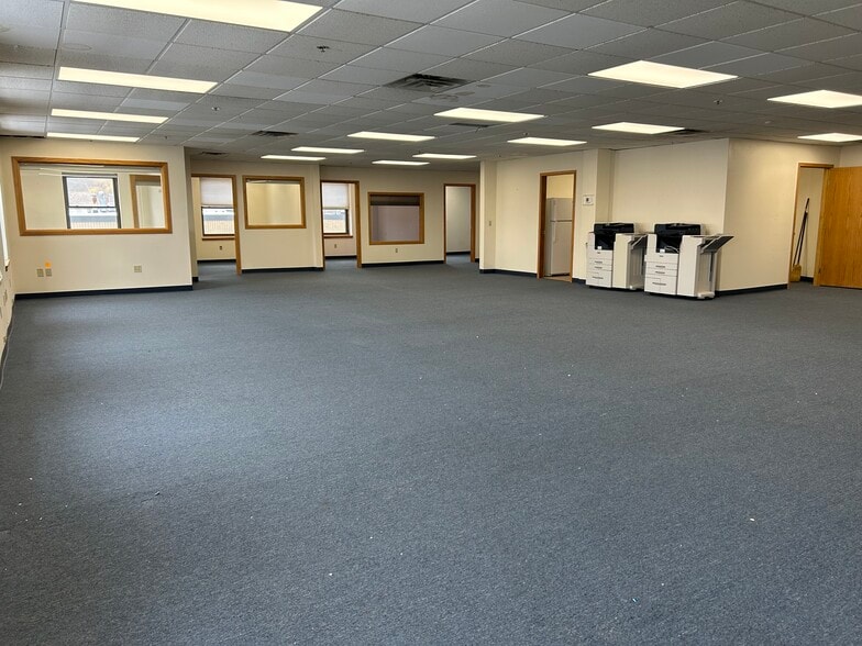 More Photos Of 11-15 Parker St, Gloucester Light Manufacturing For Lease