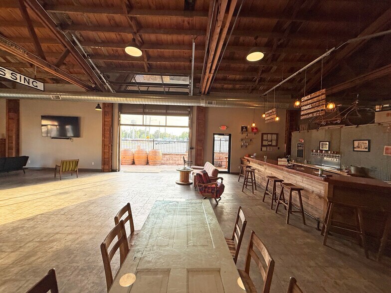 More Photos Of 113 W Jackson St, Sparta Freestanding For Sale