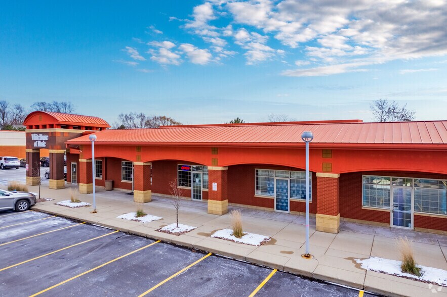 More Photos Of 14685 W Capitol Dr, Brookfield Storefront For Lease