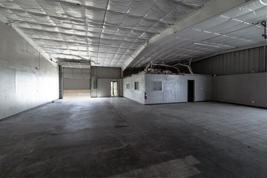 More Photos Of 4404-4412 Glenview Dr, Haltom City Warehouse For Lease