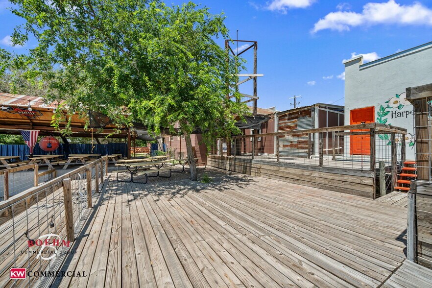 More Photos Of 23699-23737 W US Highway 290, Harper Storefront For Sale