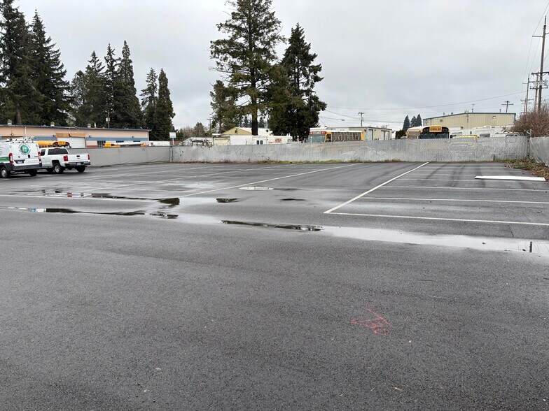 More Photos Of 163 SW Freeman Ave, Hillsboro Warehouse For Sale