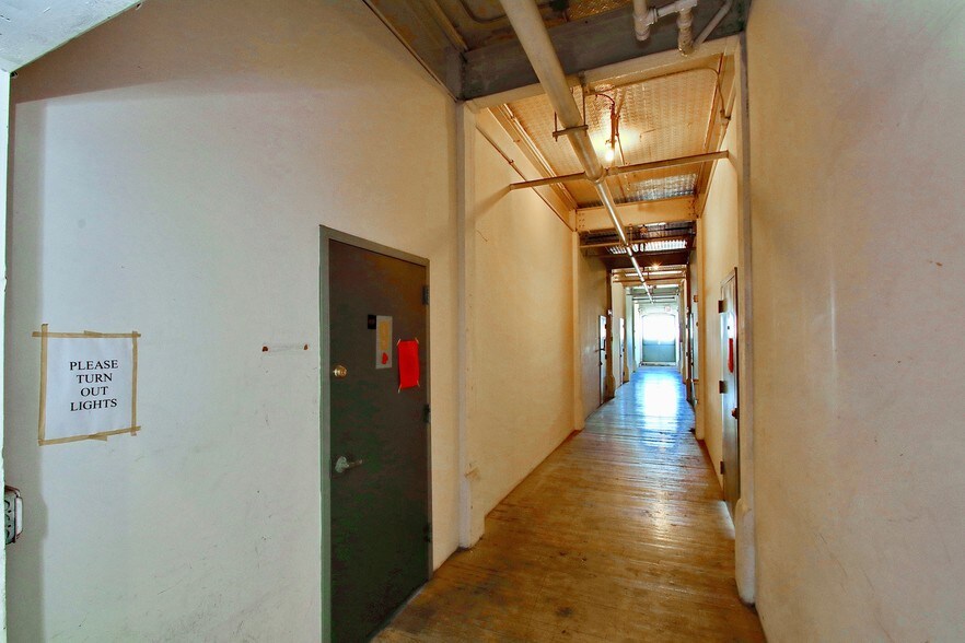 More Photos Of 540 39th St, Union City Warehouse For Lease