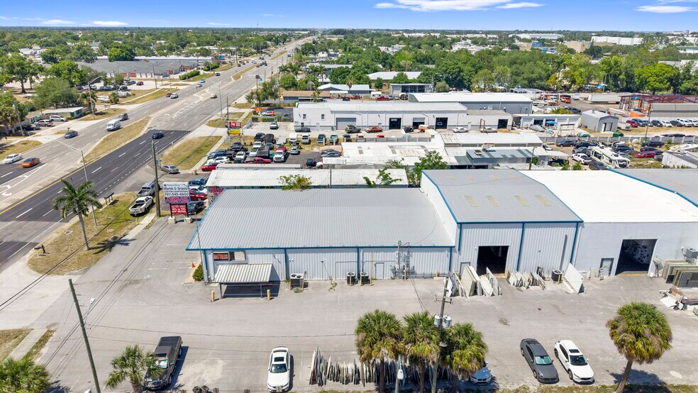 More Photos Of 11425 N 66th St, Largo Showroom For Lease