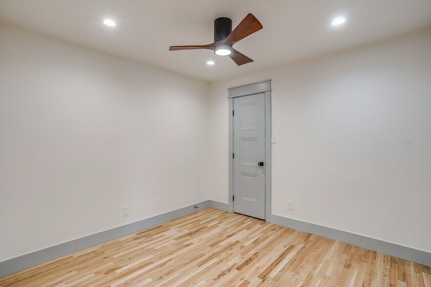More Photos Of 2165 Ranger Hwy, Weatherford Office For Lease