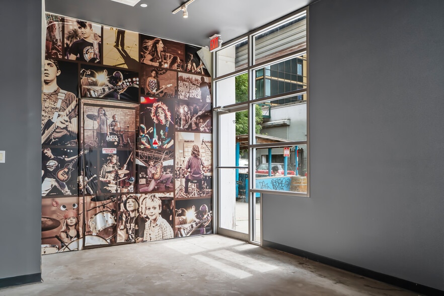 More Photos Of 327 Douglass St, Brooklyn Storefront For Lease