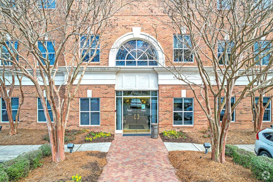More Photos Of 3315 Springbank Ln, Charlotte Medical For Lease