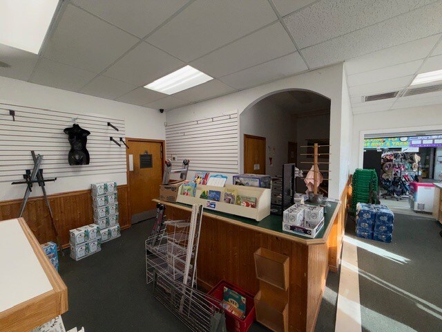 More Photos Of 100 Long Point Rd, Melbourne Beach Storefront For Lease