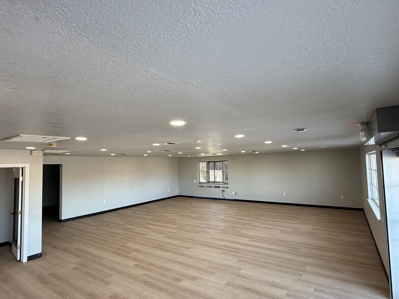 More Photos Of 1702 Santa Fe Dr, Weatherford Flex For Lease