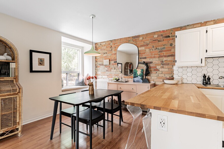 More Photos Of 164 Sunnyside Av, Toronto Multifamily For Sale