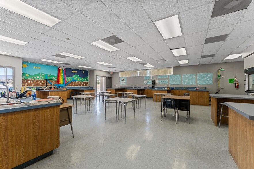 More Photos Of 3700 W Avenue L, Lancaster Schools For Lease