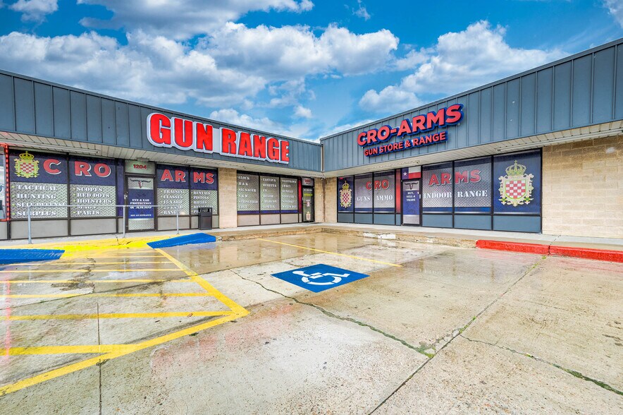 Primary Photo Of 1200-1232 FM 1462 Rd, Alvin Storefront For Lease